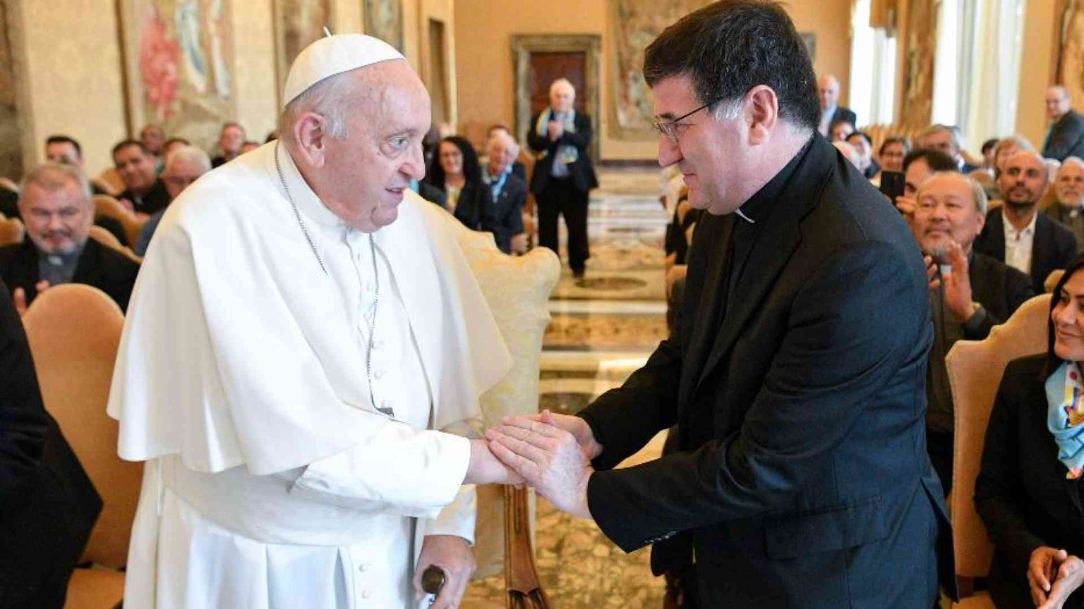 Il Papa: «La Chiesa sia porto sicuro per i migranti»