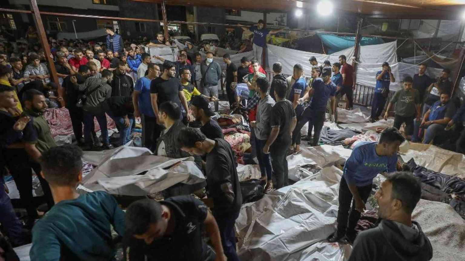 Strage in un ospedale a Gaza. Scambio di accuse tra Hamas e Israele