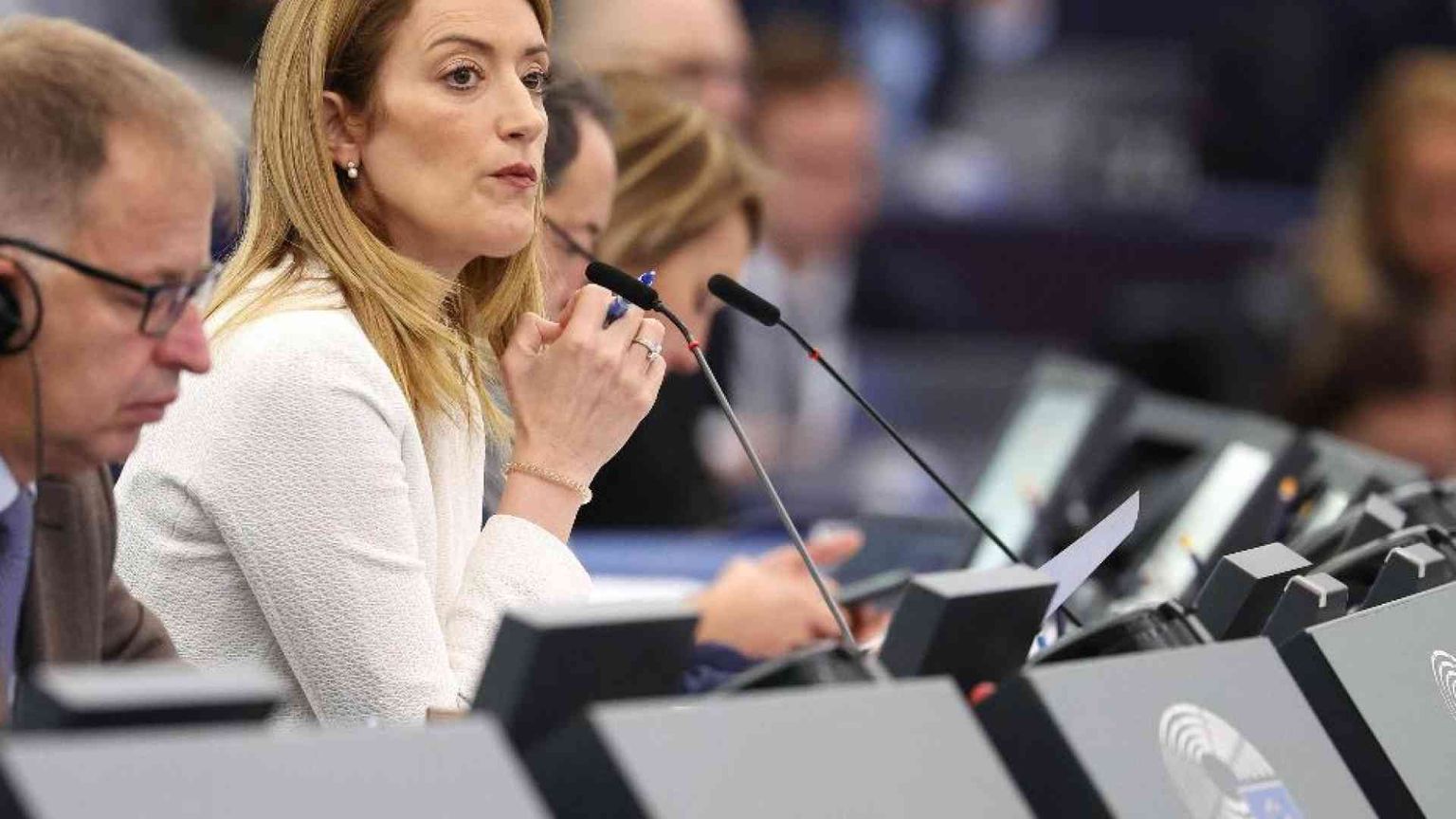 Strasburgo insiste: maternità surrogata condannata solo se sfrutta le donne