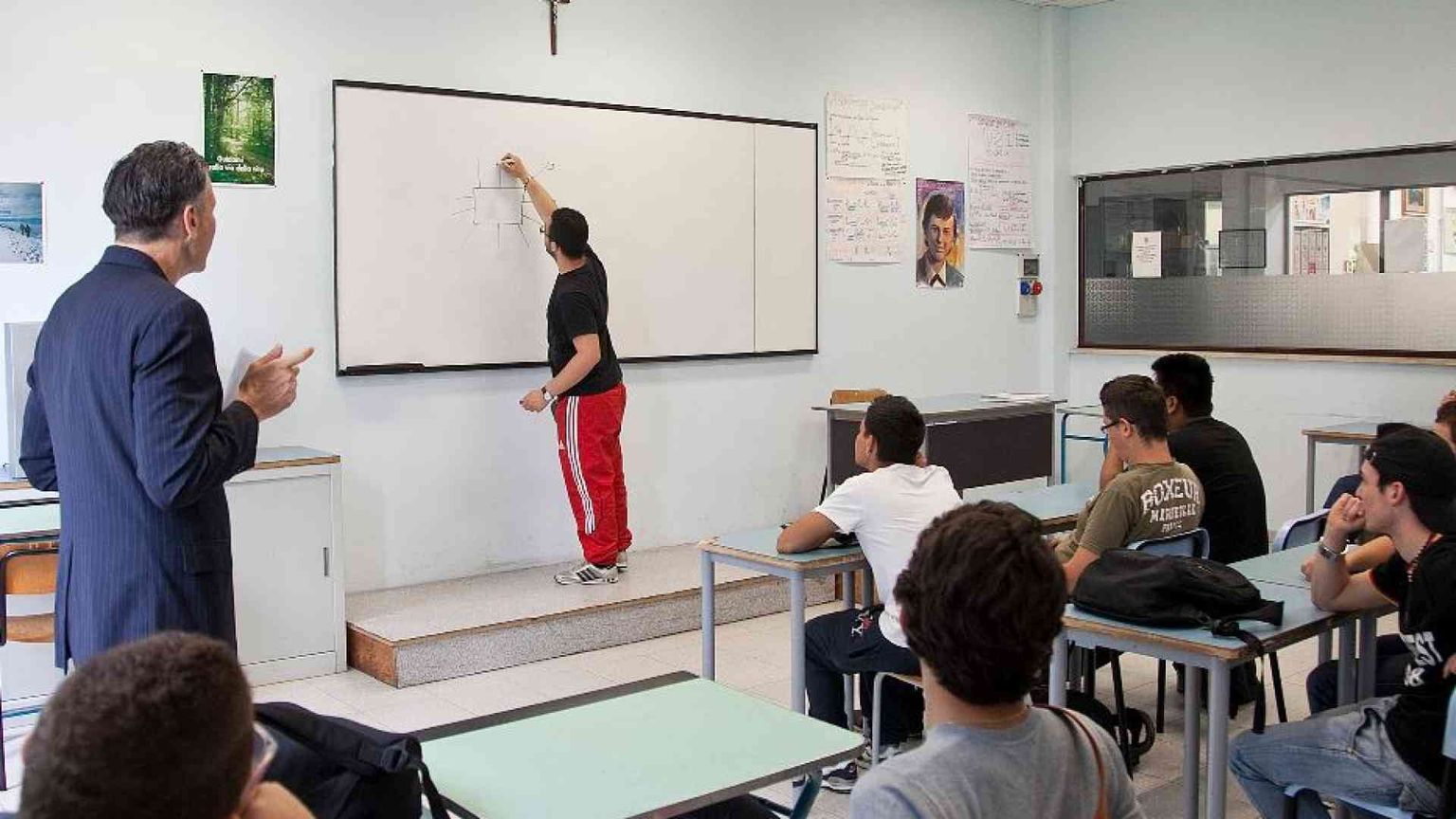 C'è crisi di prof maschi. E a scuola arrivano le «quote blu»