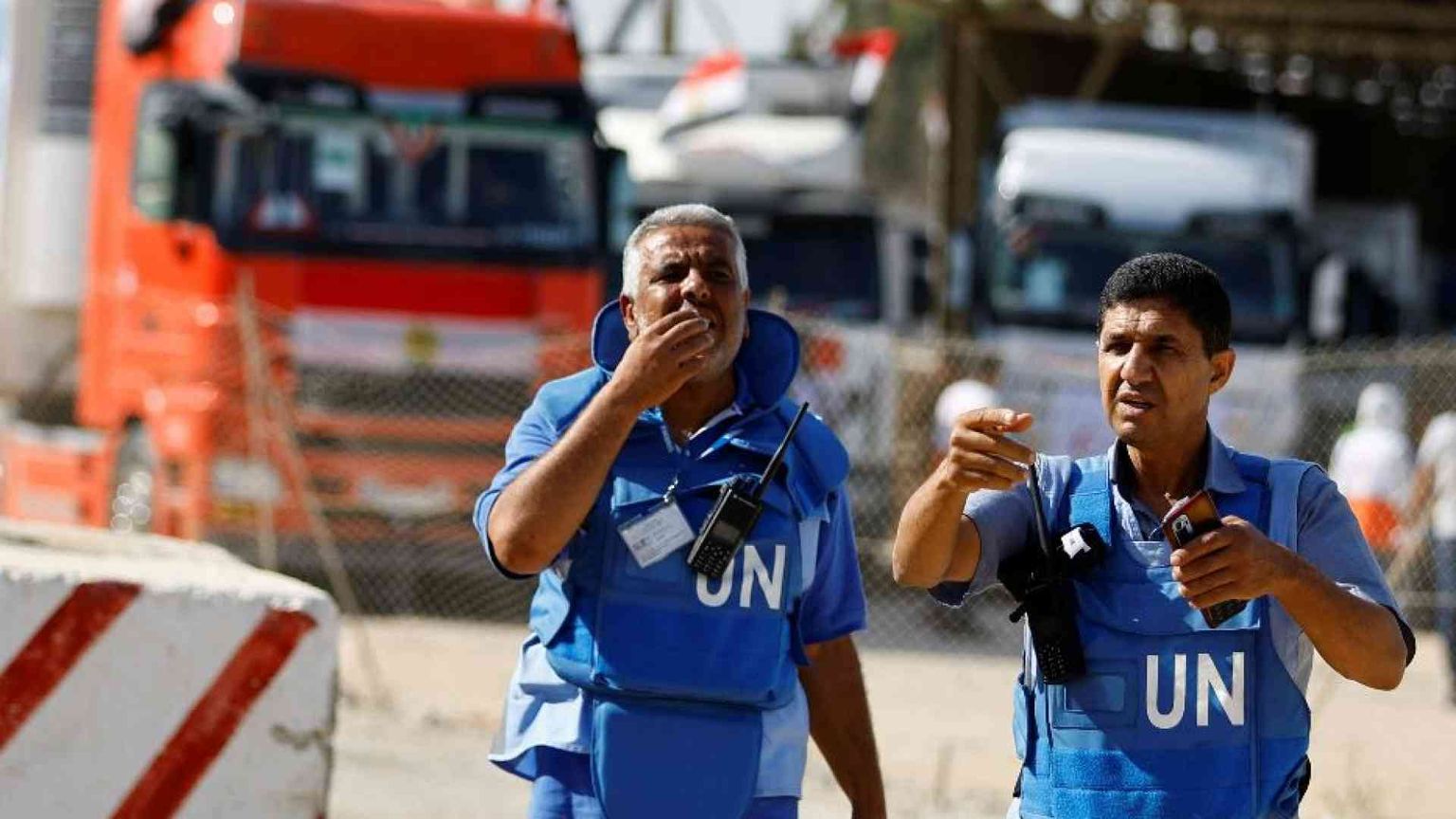 Aperto (e poi richiuso) il valico di Rafah: i primi aiuti entrano a Gaza