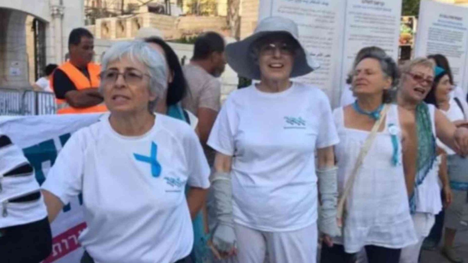 «Marciava con le palestinesi per il dialogo», Vivian ora è ostaggio di Hamas