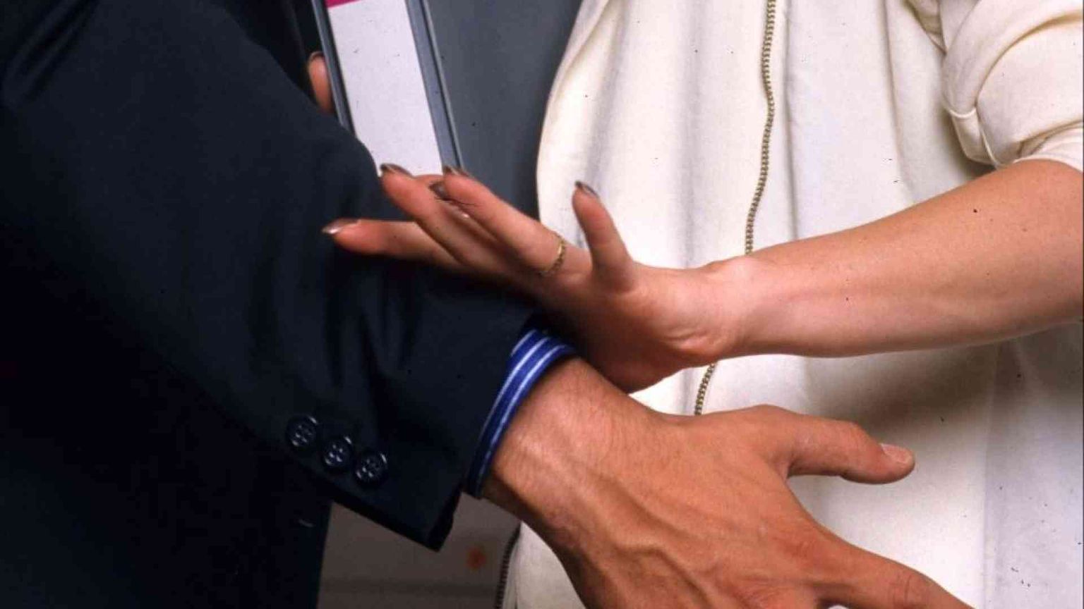 Quelle molestie sul posto di lavoro: «Anche le parole sono violenza»