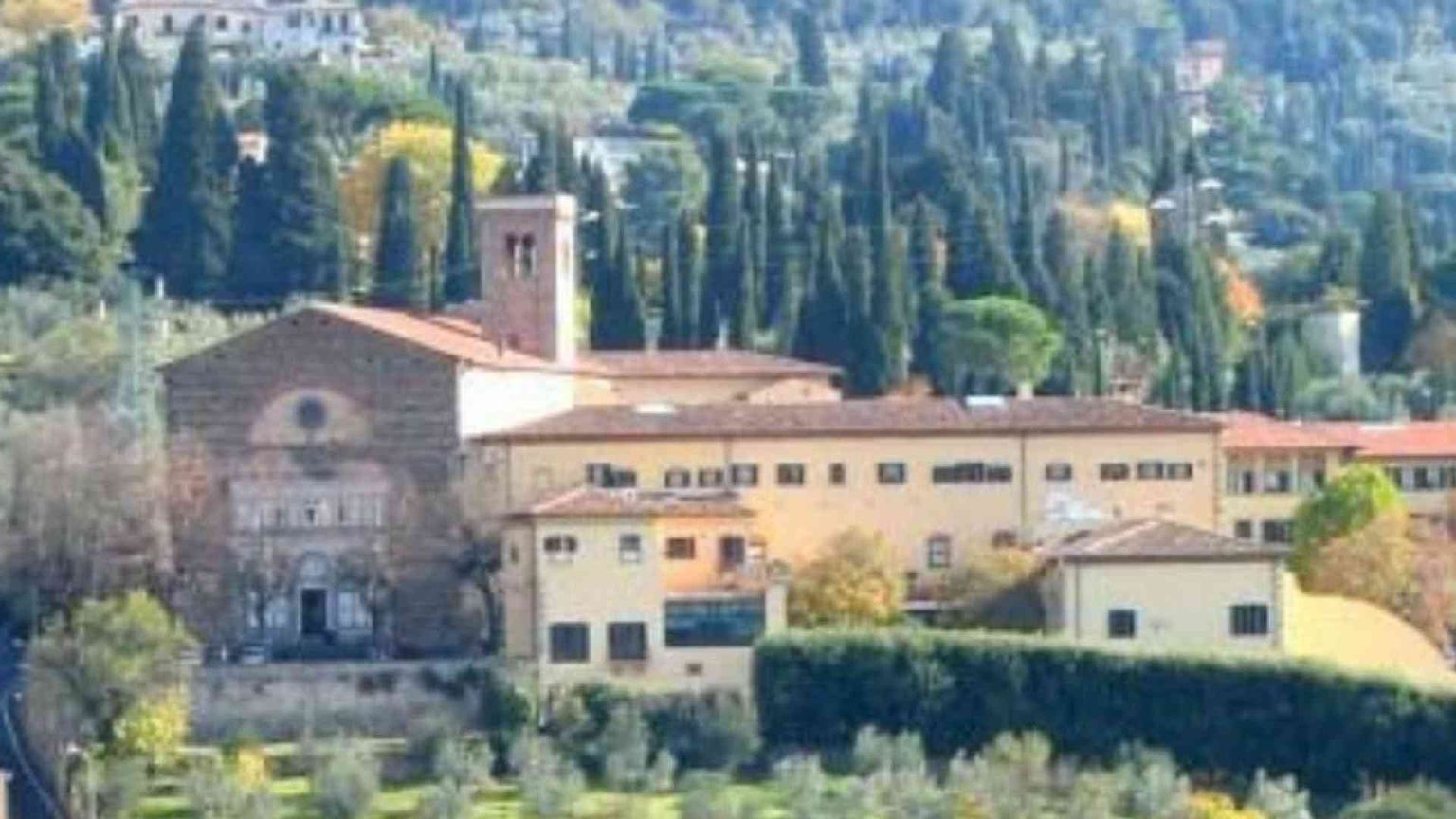Vietato augurare «Buon Natale!». Bufera sull’Istituto universitario