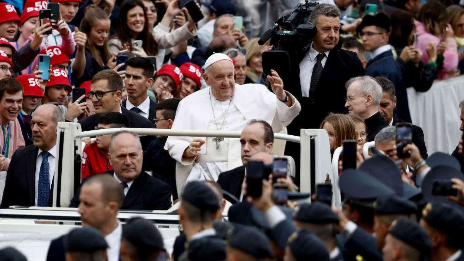 Il Papa: la Parola di Dio non è incatenata, si diffonde tra i popoli