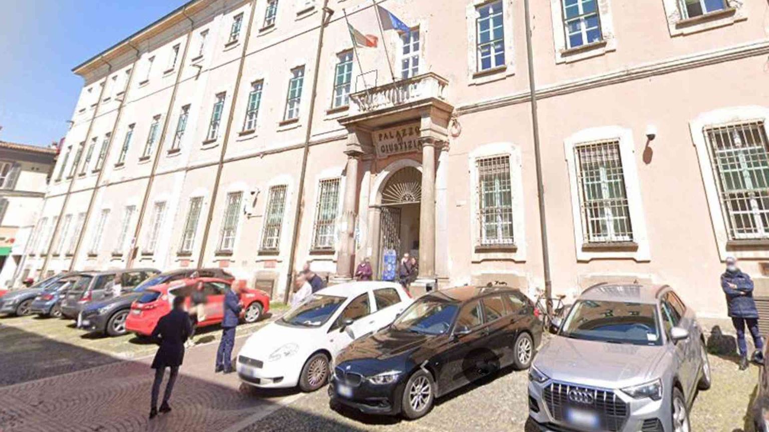 «Questa casa non è un albergo»: la mamma fa causa ai figli 40enni (e li sfratta)