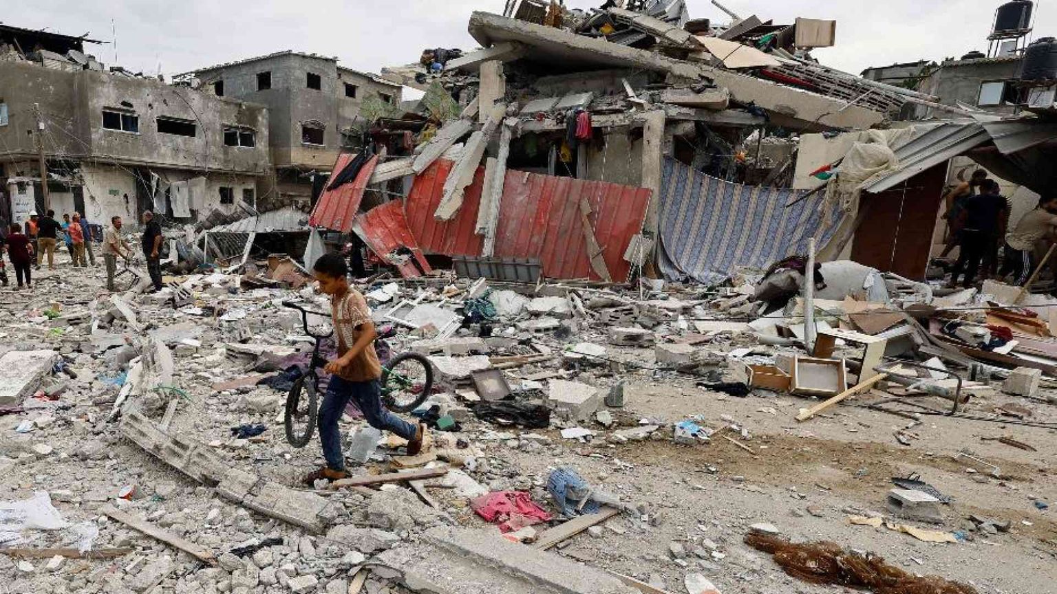 Gli intellettuali israeliani: «Rifugi sicuri per i civili di Gaza»