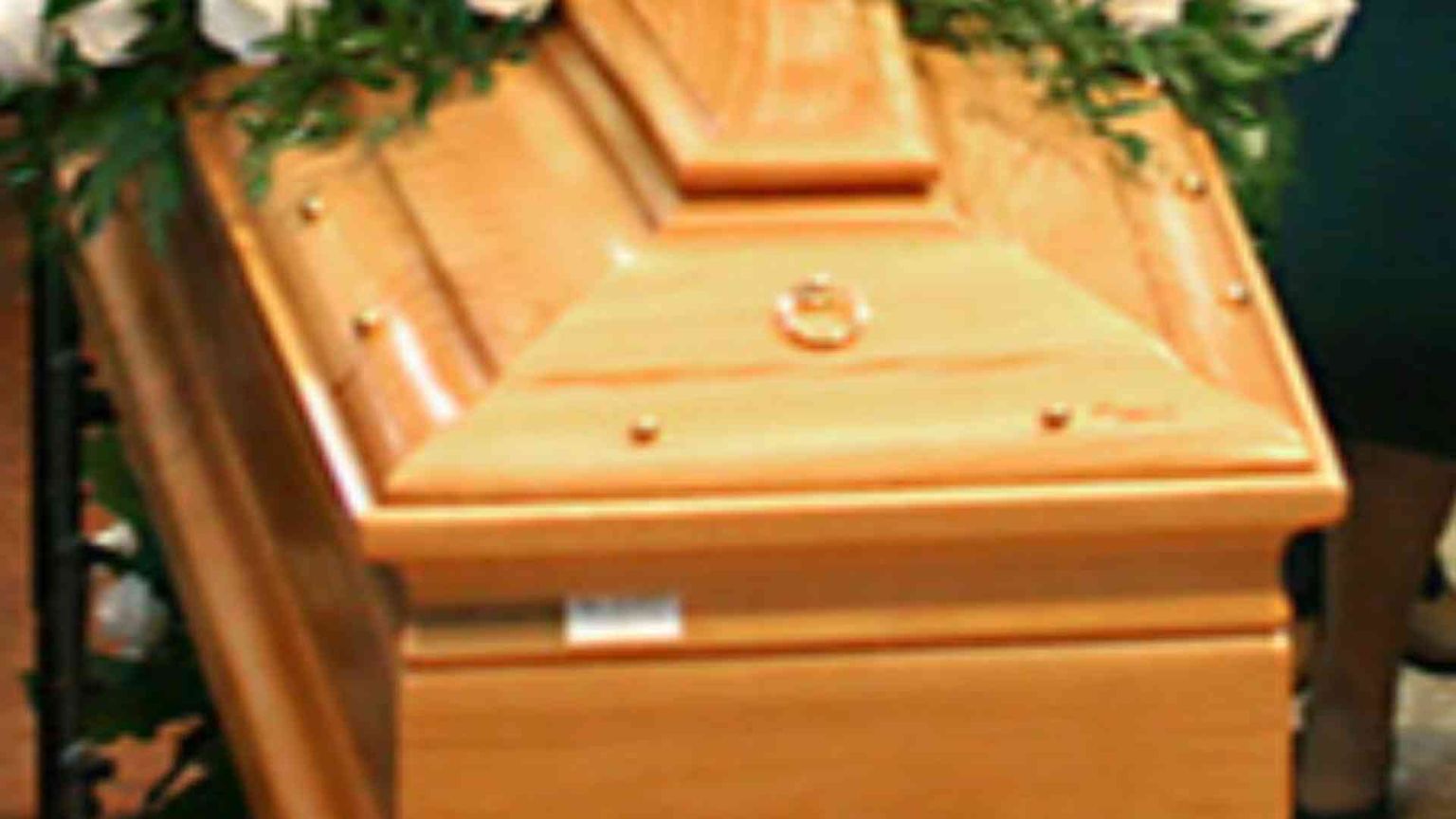 Cento euro per un funerale: la vicinanza del vescovo al parroco arrestato