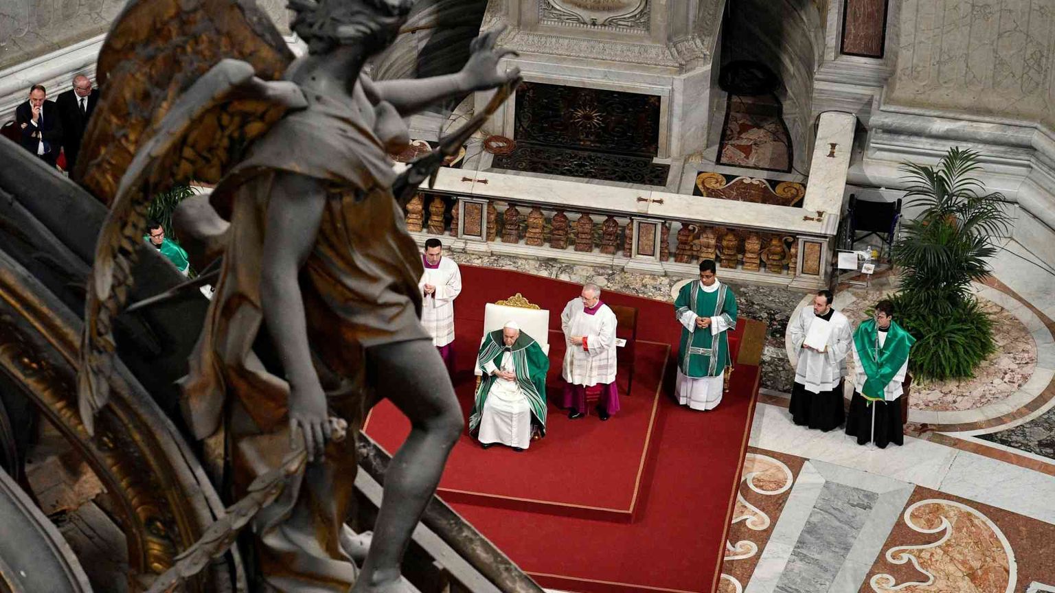 Il Papa nella Messa finale: una Chiesa al servizio dell'umanità ferita