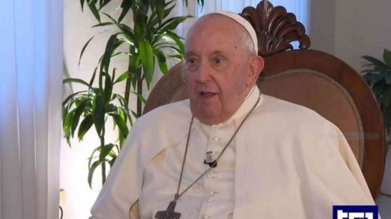 La guerra, la salute, il Papa si racconta: l'antisemitismo c'è ancora