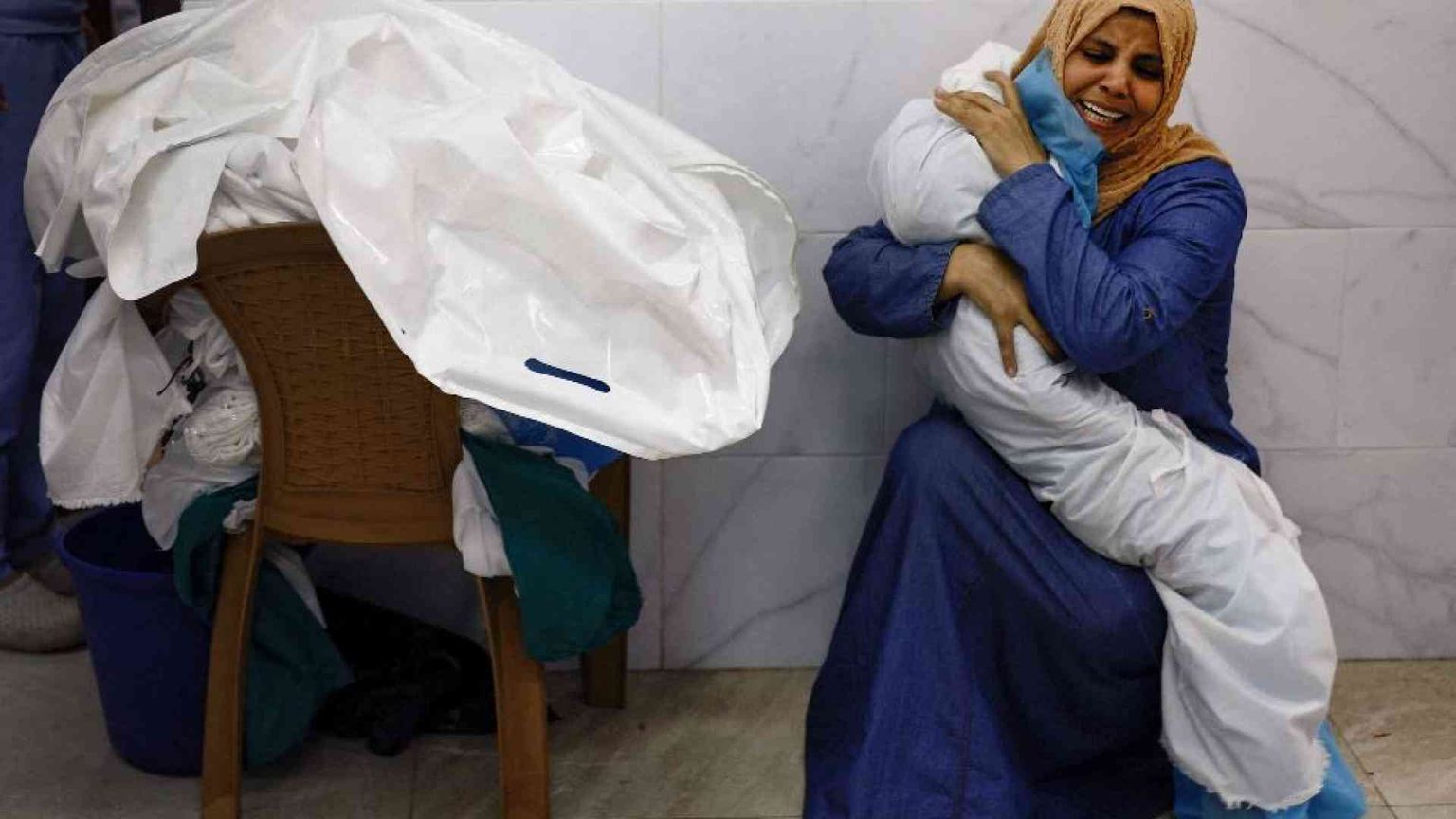 Saly e chi resta a Gaza. Oggi escono 400 stranieri e 60 feriti