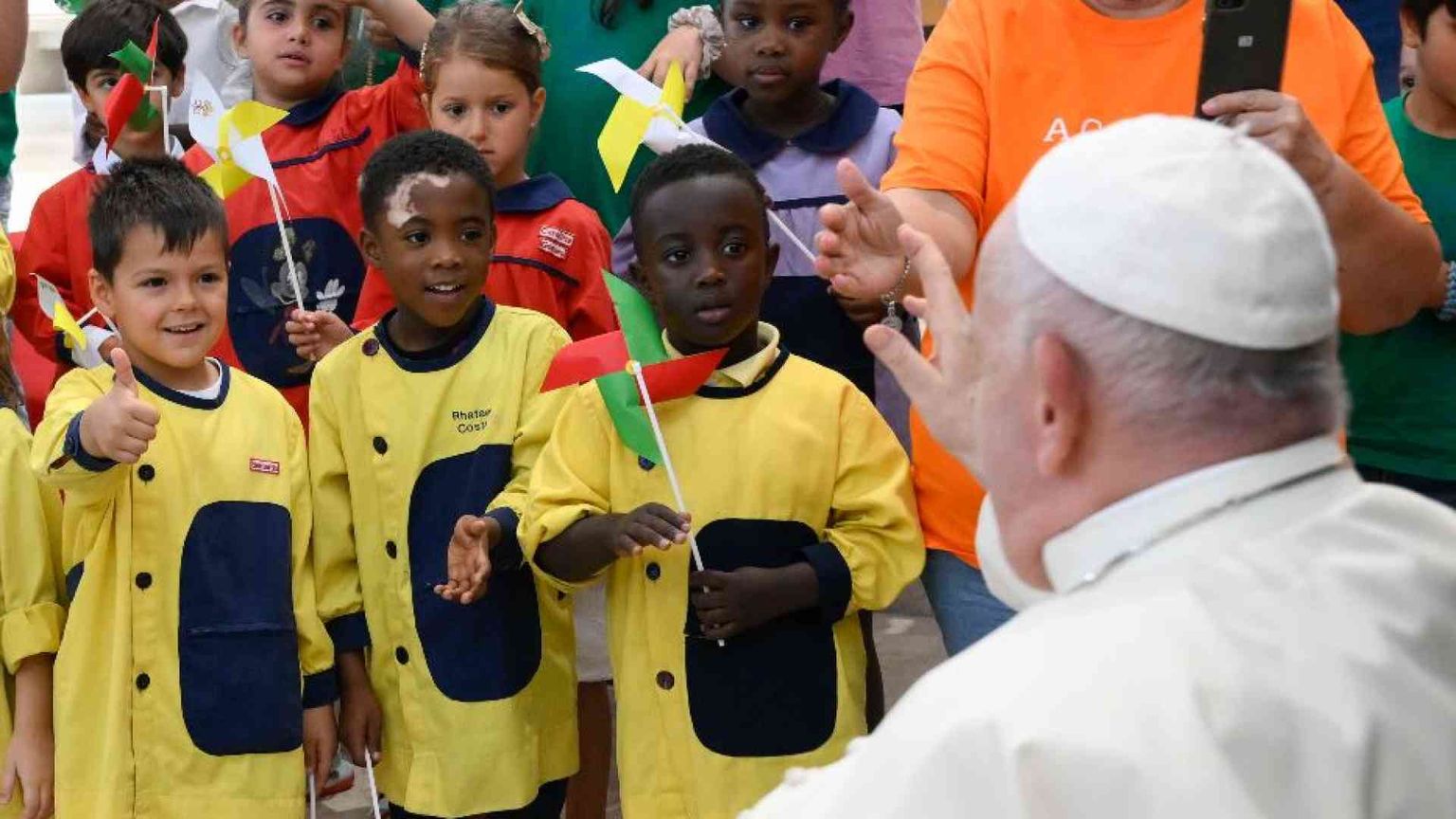 Le 7mila domande dei bambini al Papa