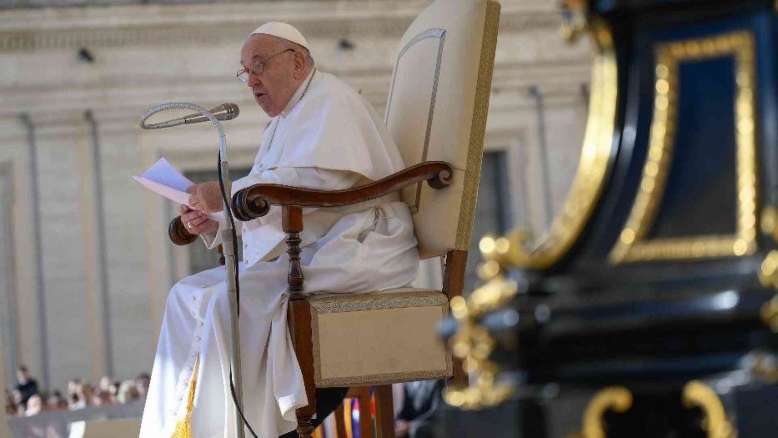 Il Papa ha il raffreddore e rinuncia a leggere un discorso