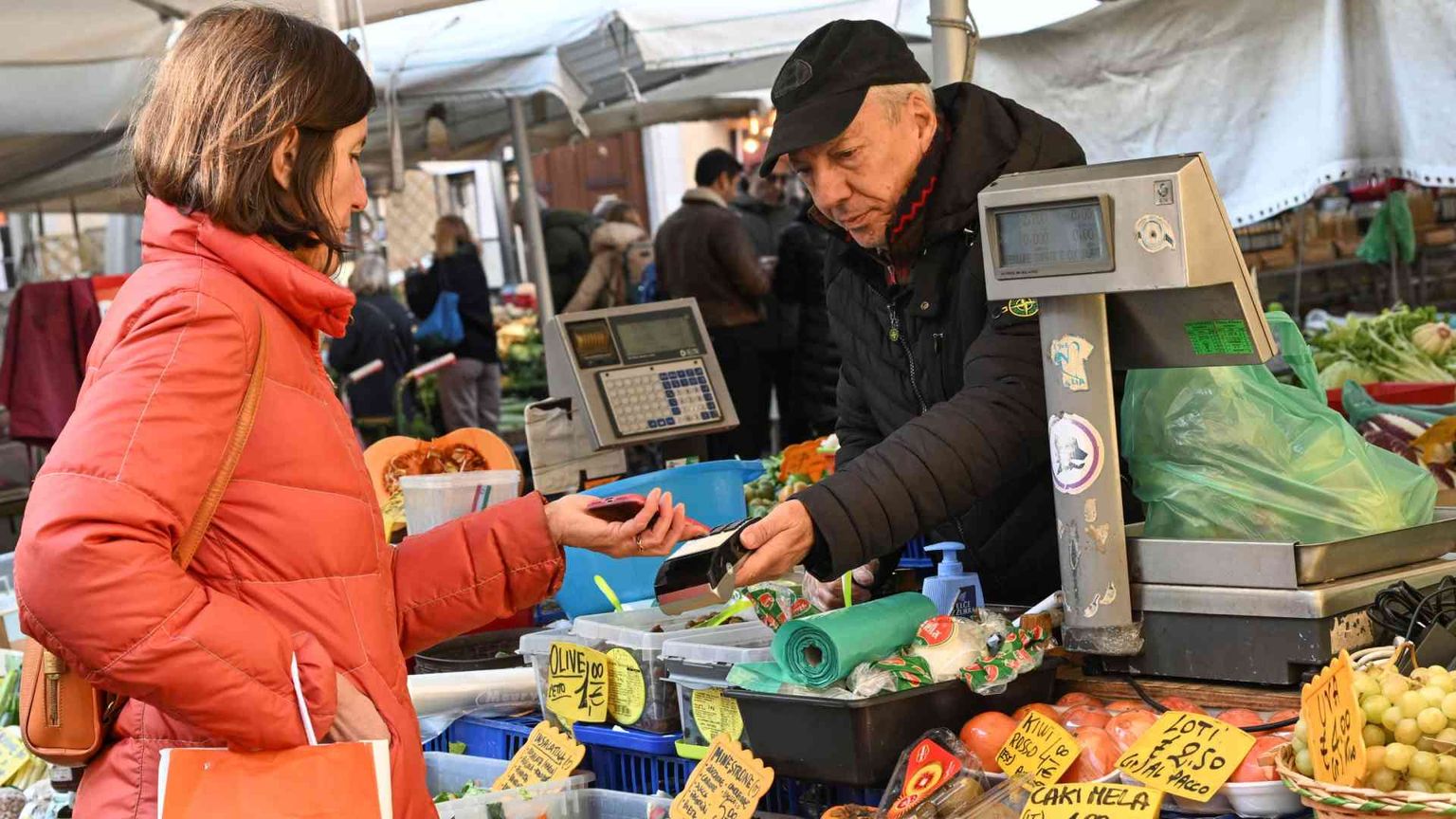 Consumi in calo anche a settembre, non si ferma l'effetto inflazione