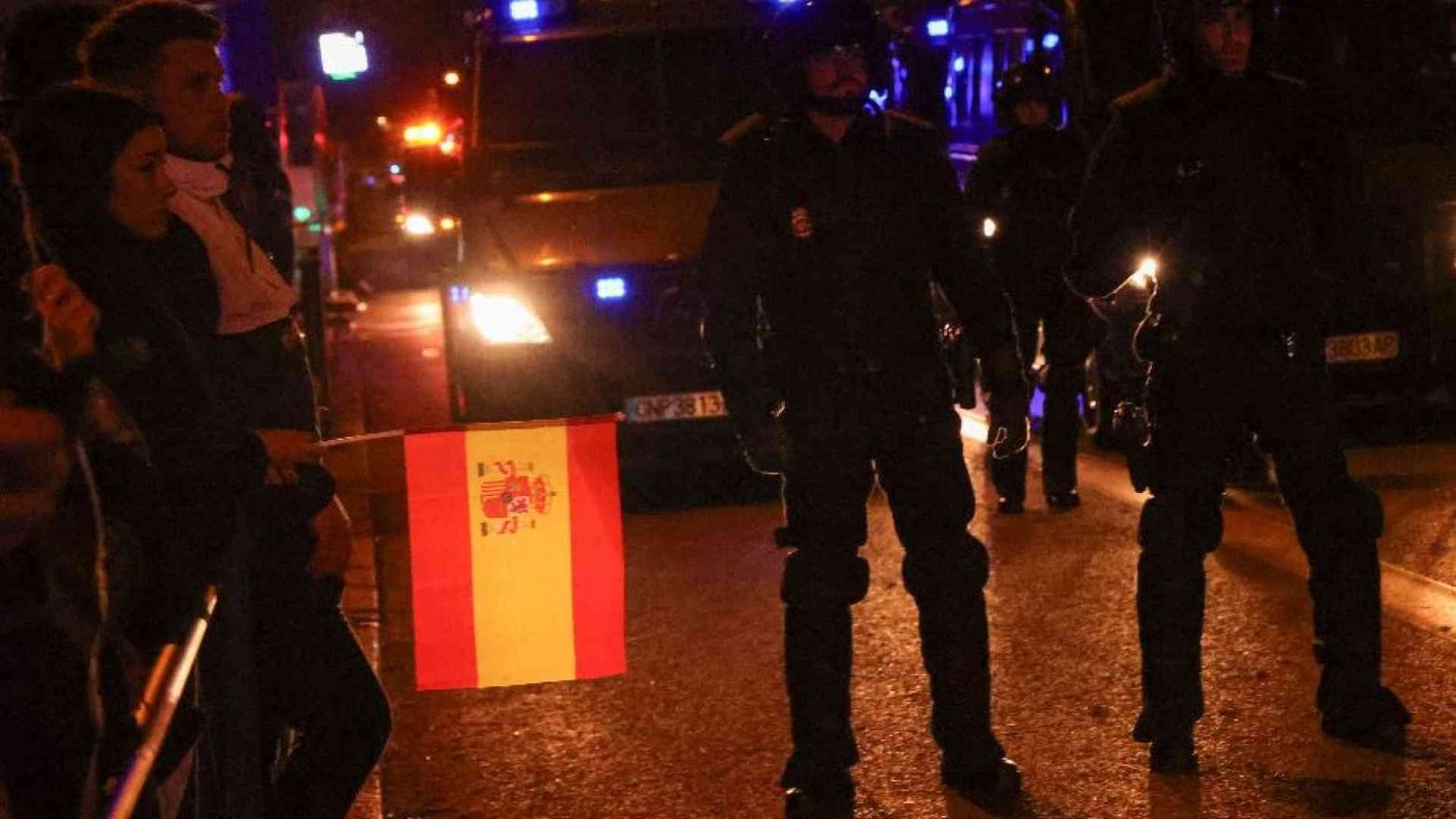 Attentato a ex leader del Pp catalano dopo l'accordo Sánchez-indipendentisti