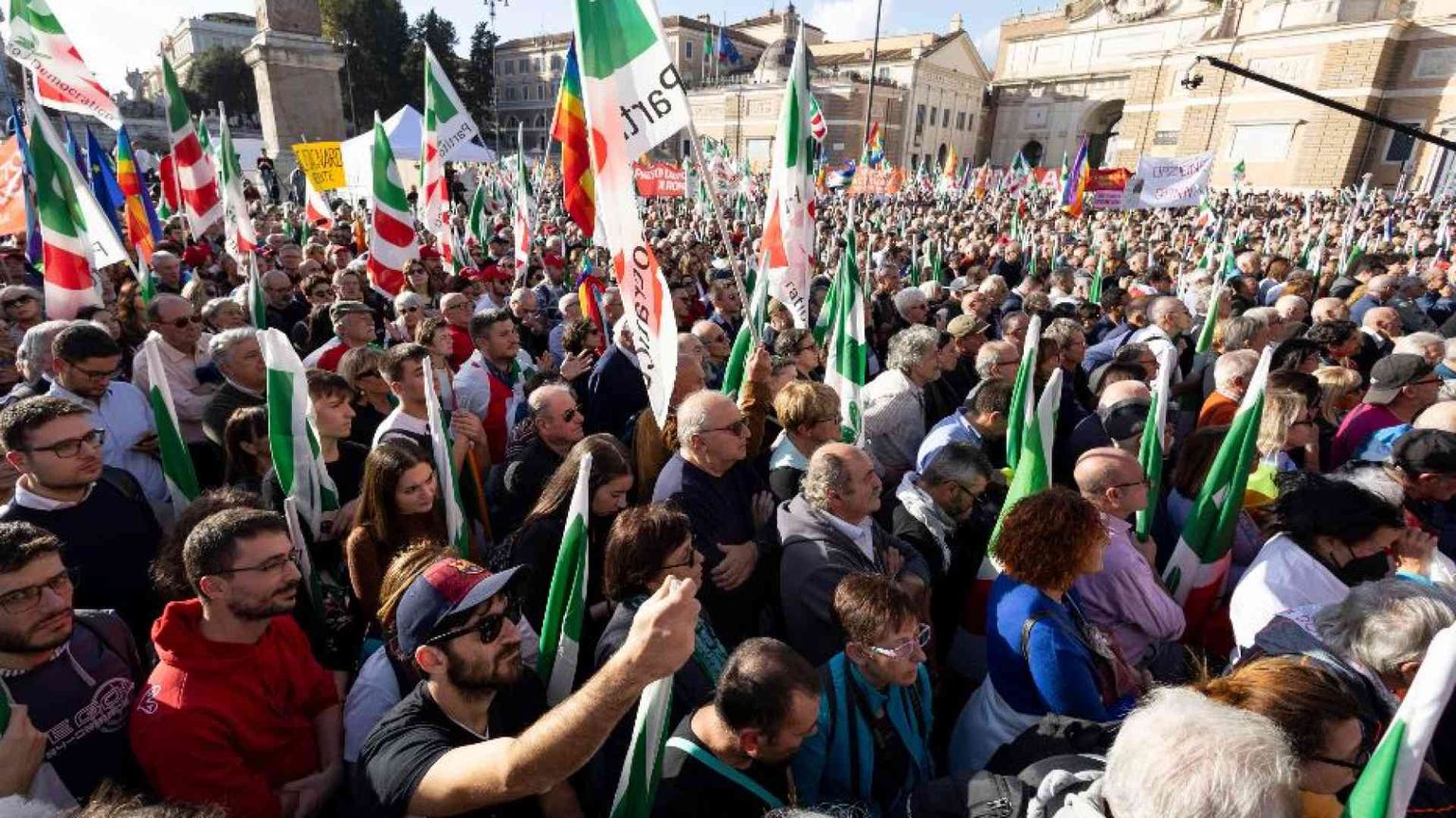 Il Pd in piazza. Elly Schlein: qui per un futuro più giusto