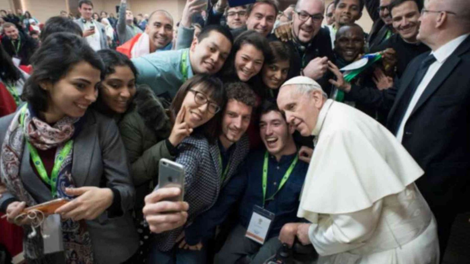 Il Papa ai giovani: siate speranza per tanti coetanei