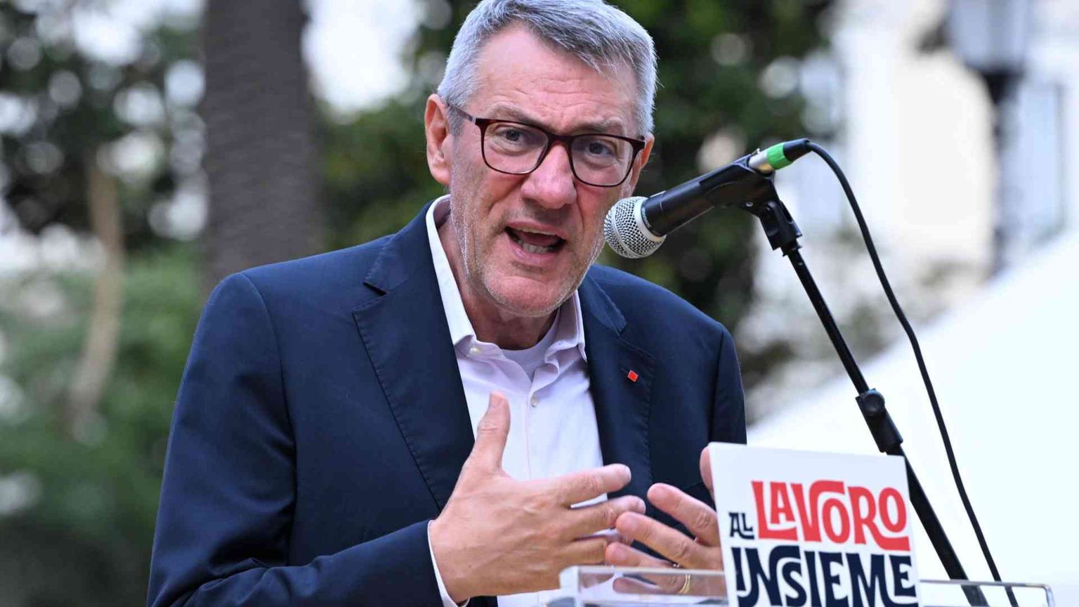 Sciopero ridotto a 4 ore. Landini: «Tuteliamo i lavoratori»