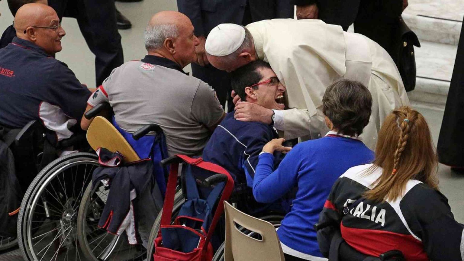 "La medicina non sia a pagamento e disumanizzante"