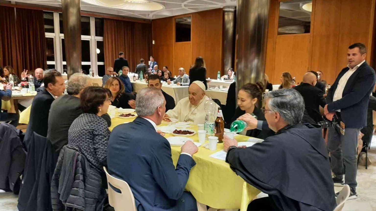 Per il Papa cena con i volontari dell'evento dei bambini