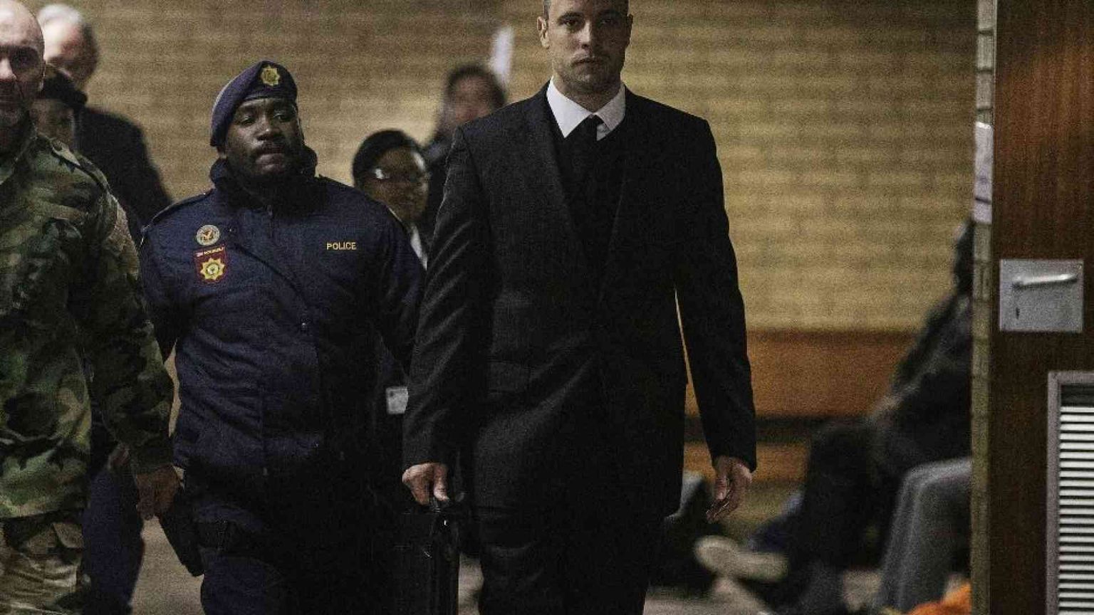 Pistorius esce dal carcere con la condizionale. Uccise la fidanzata