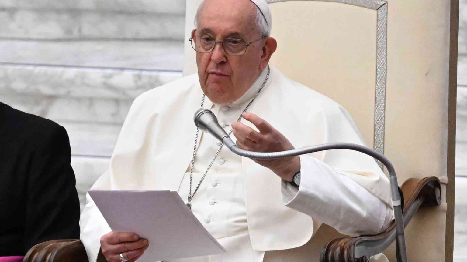 Papa fa la Tac in ospedale, esclusa la polmonite