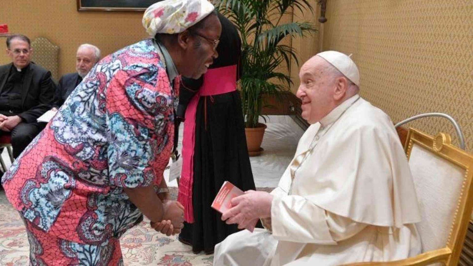 Papa Francesco parla ai teologi: «Un errore maschilizzare la Chiesa»