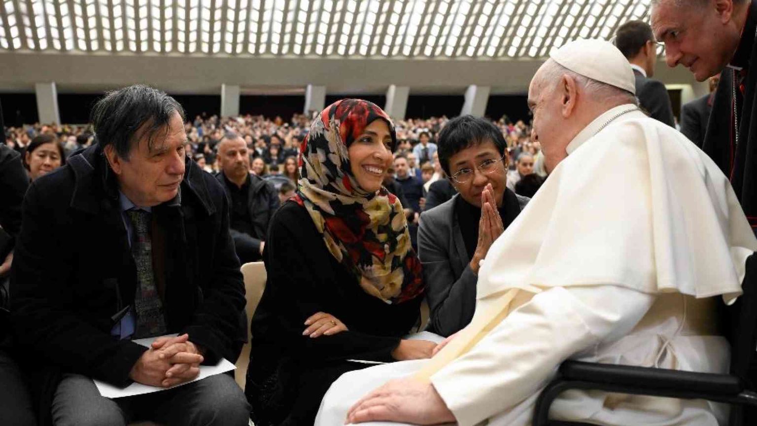 Tre Nobel consegnano al Papa la «Dichiarazione sulla fraternità umana»