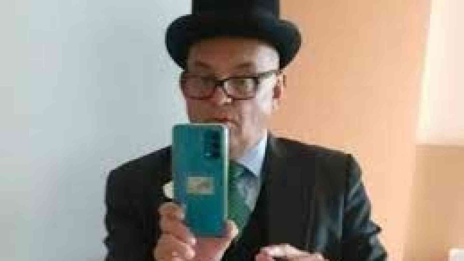 Loggionista grida «Viva l'Italia antifascista» e viene identificato. È polemica