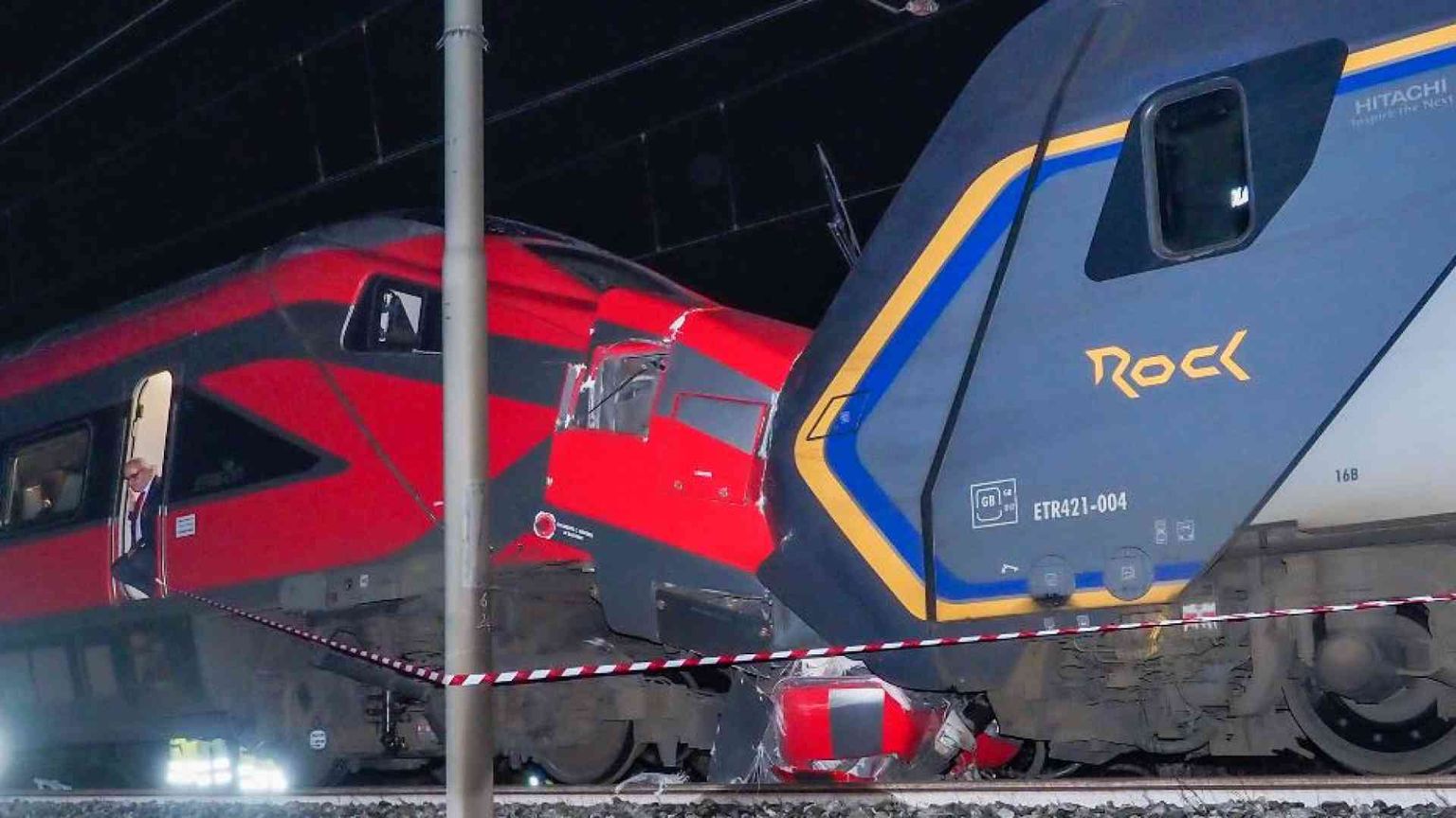 Urto fra treni, 17 feriti lievi. Gravi ritardi