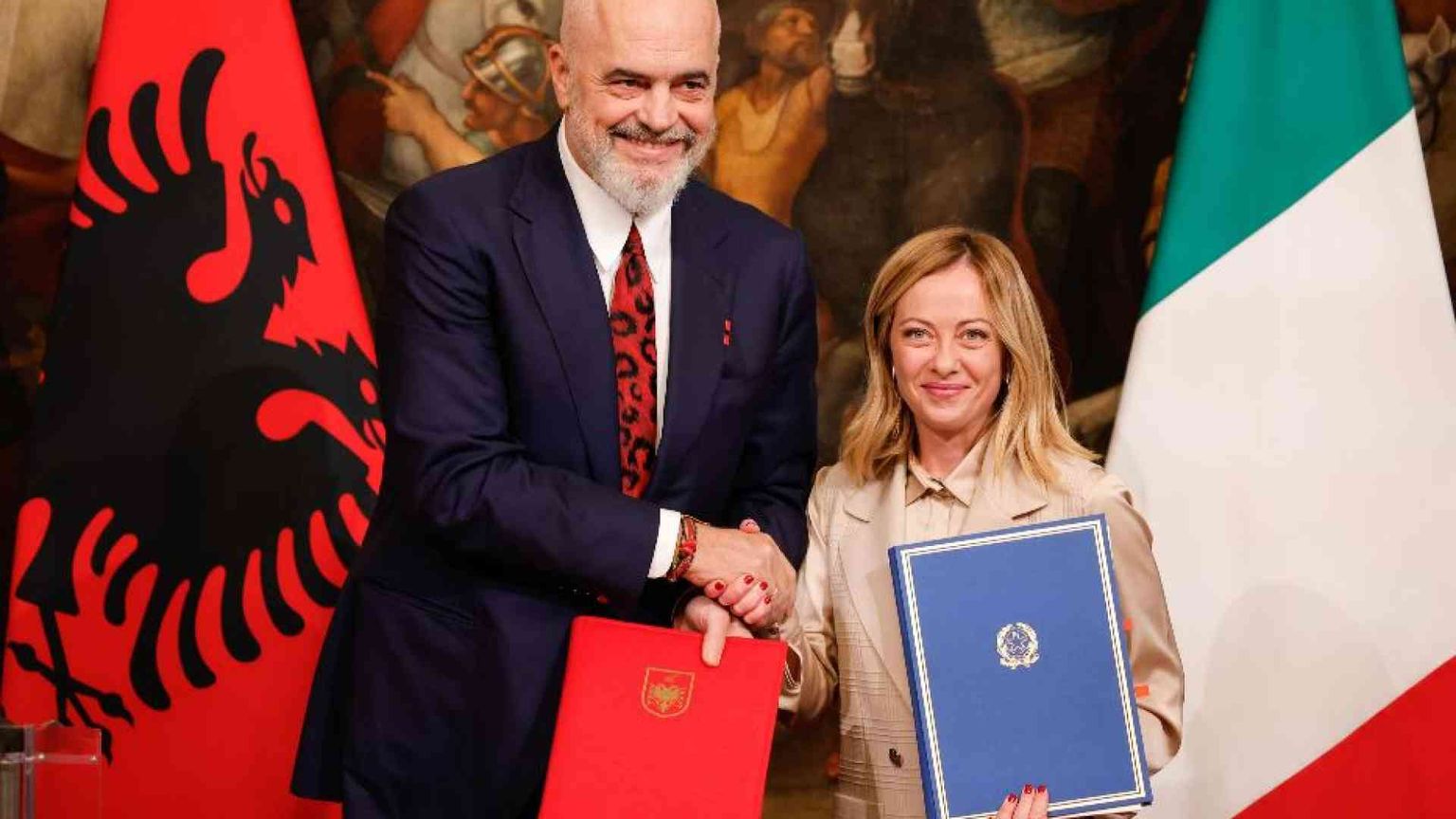 I giudici albanesi bloccano l'accordo con l'Italia