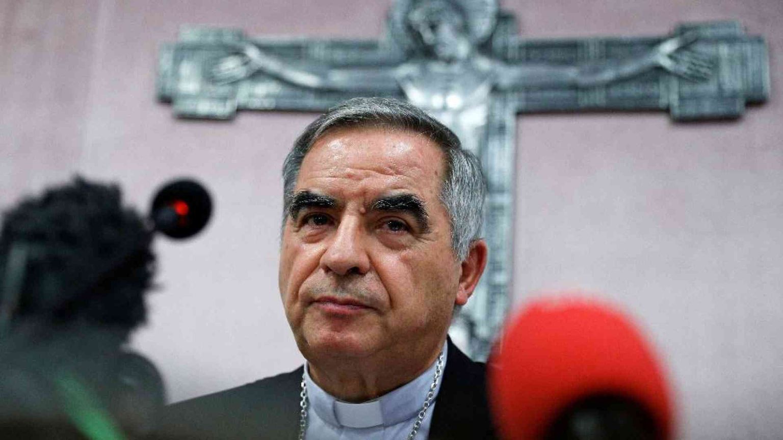 Il cardinale Becciu condannato a 5 anni e 6 mesi