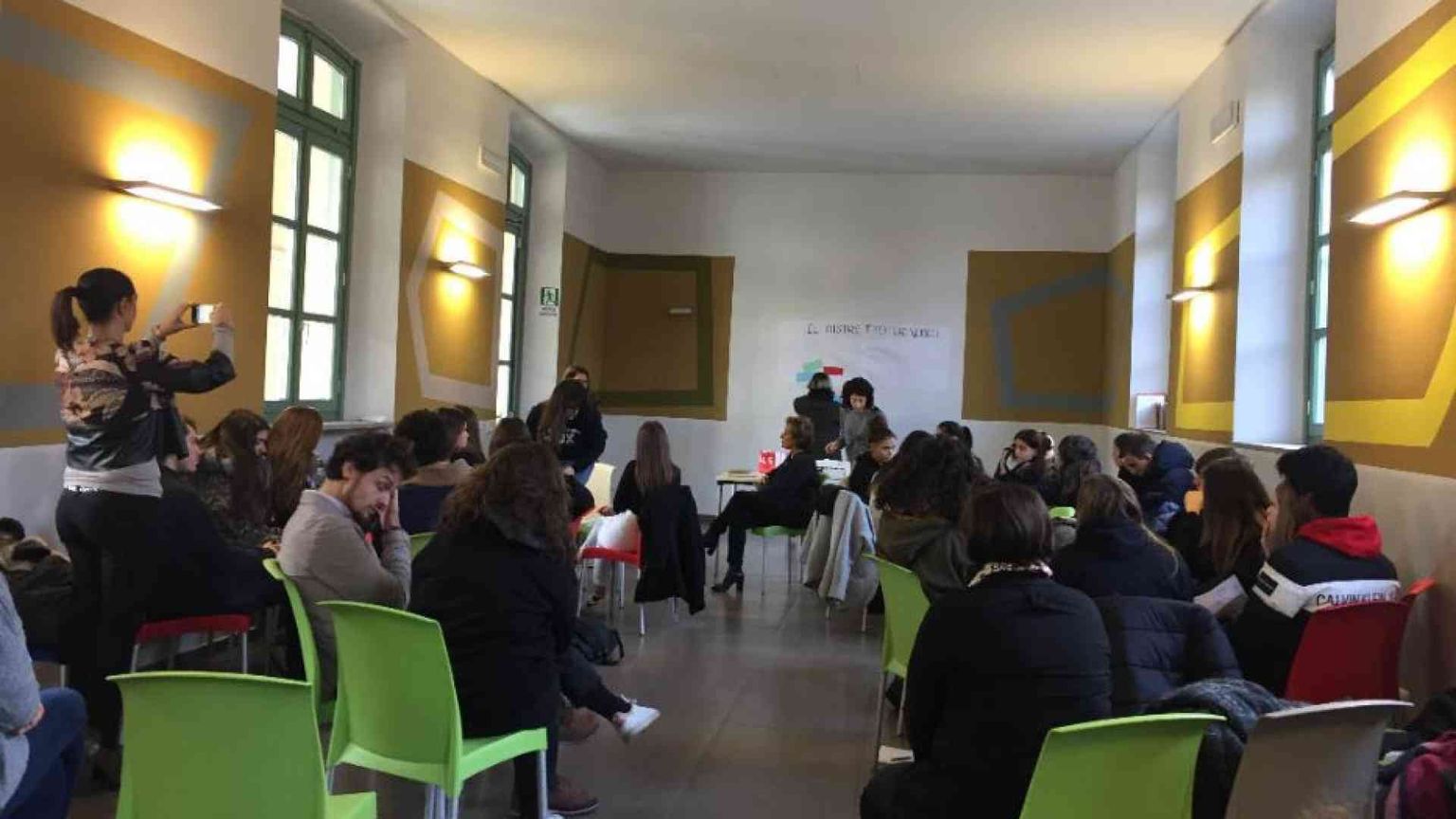 Il mondo oltre il carcere. Percorsi alternativi per 133mila persone