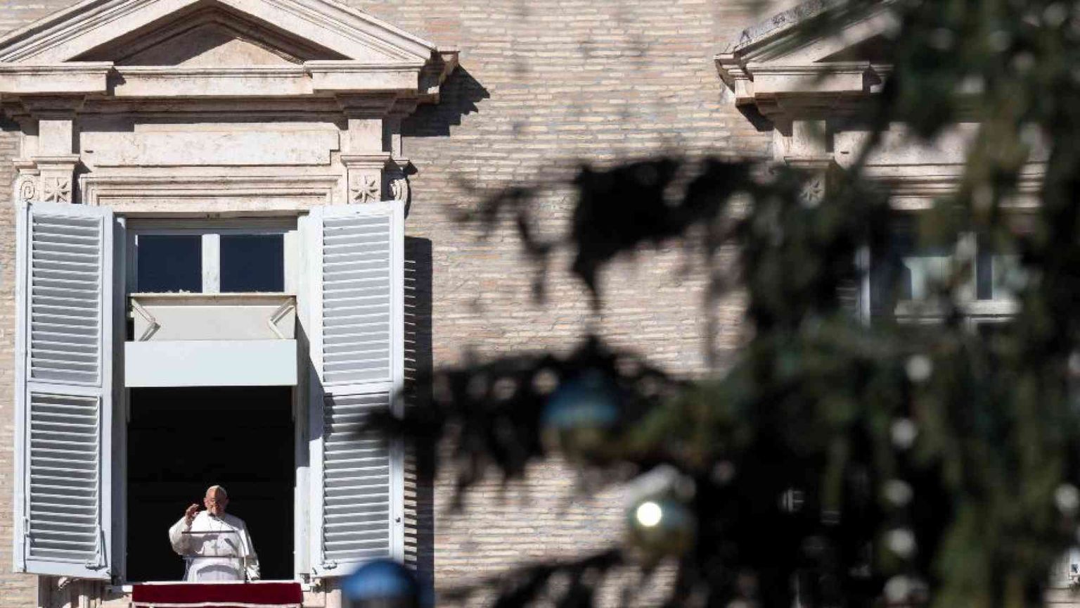 L'appello del Papa per Ucraina e Terra Santa: «Aprire strade di pace»