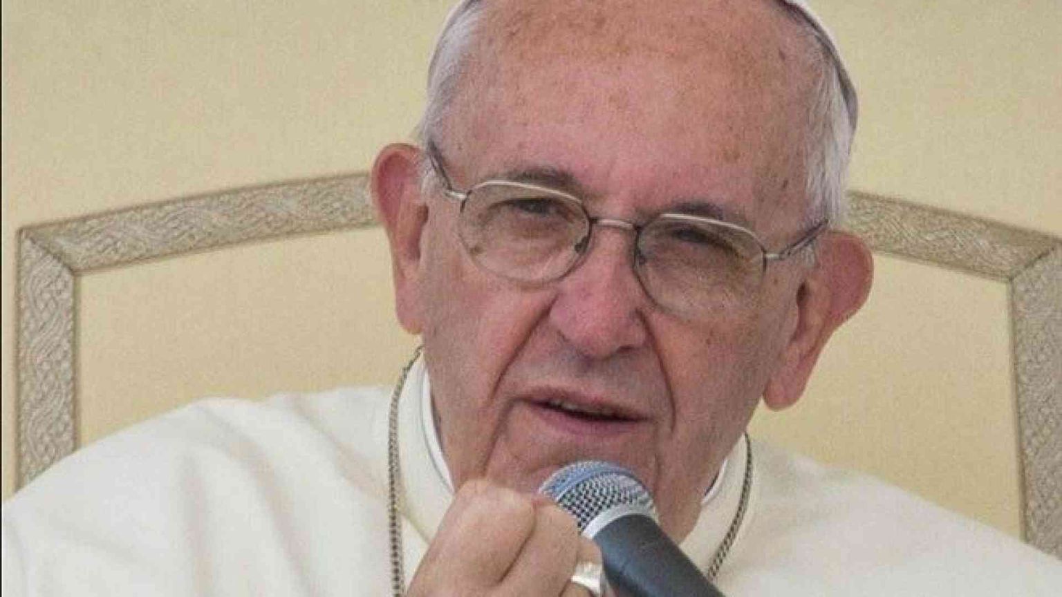 Alla Curia Romana: «Siate innamorati, non abituati»