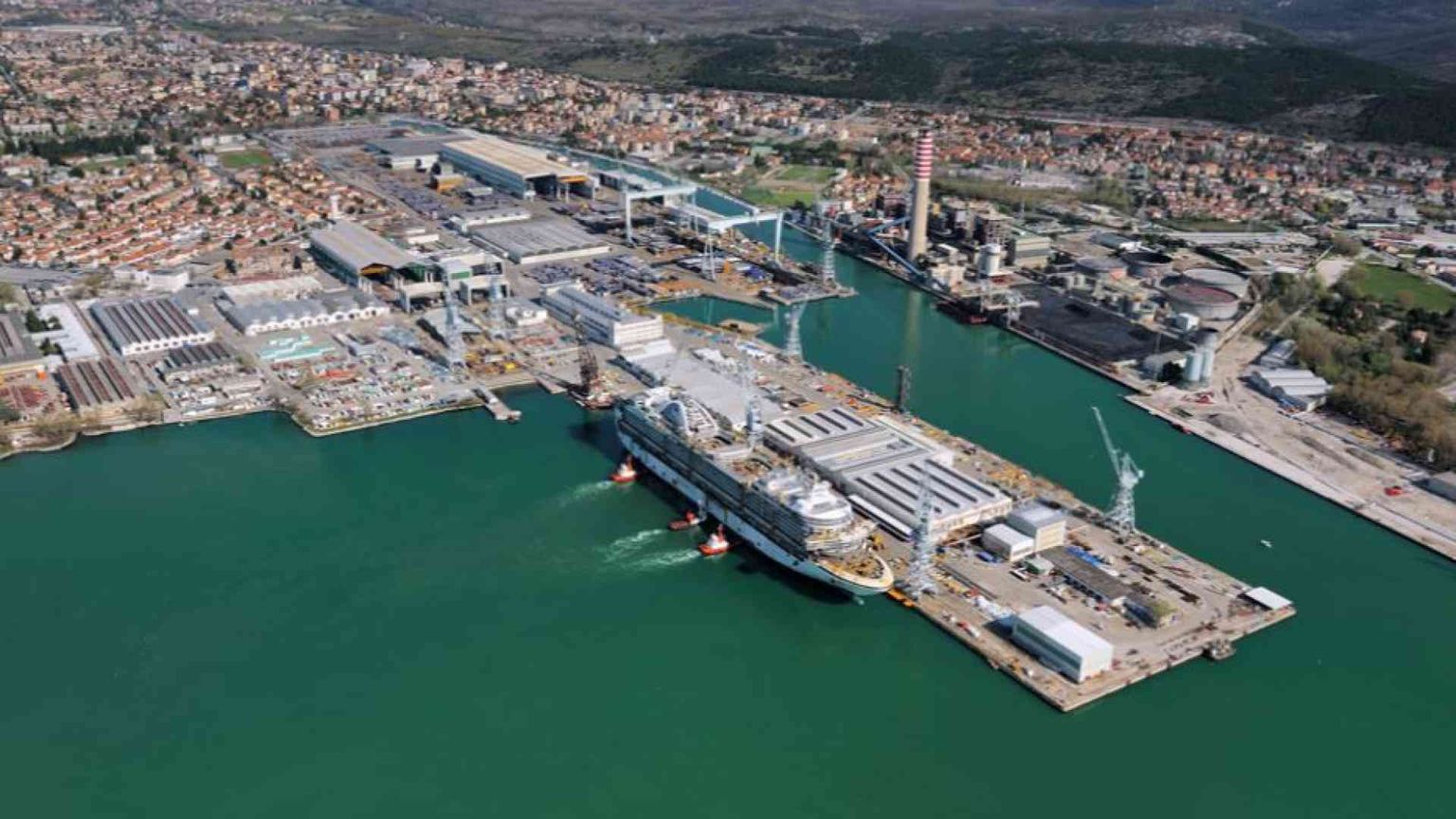 Viaggio a Monfalcone: i cantieri, i luoghi della preghiera negata, la Chiesa