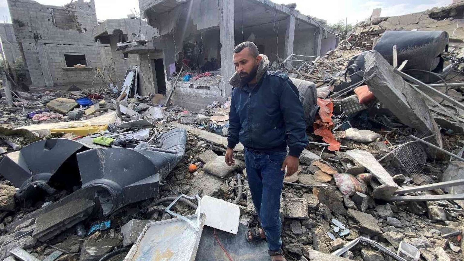 Natale di sangue e di lutto, oltre 100 morti a Gaza