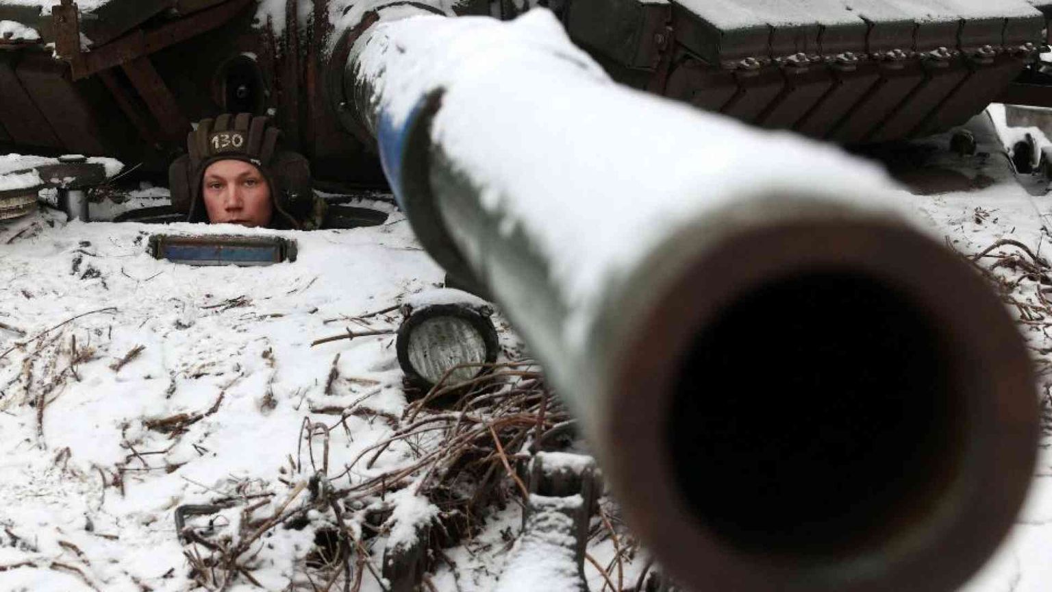 Gli ucraini via dal fronte, i russi da Putin. La grande fuga dalla guerra