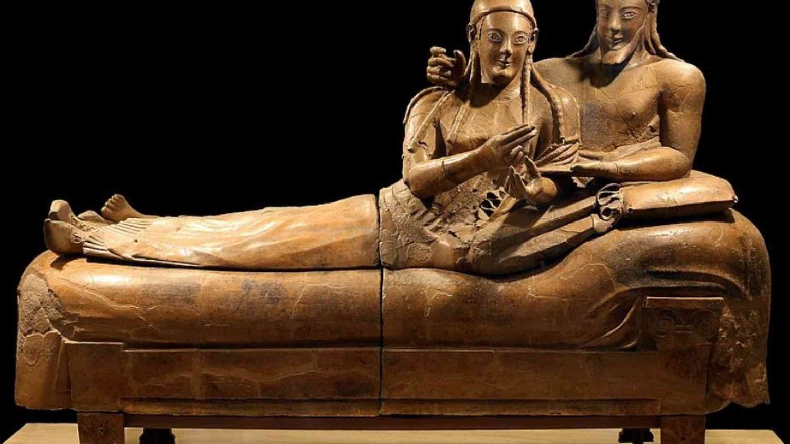 Il Sarcofago degli sposi salvato dal traffico grazie ad una pedana hi-tech