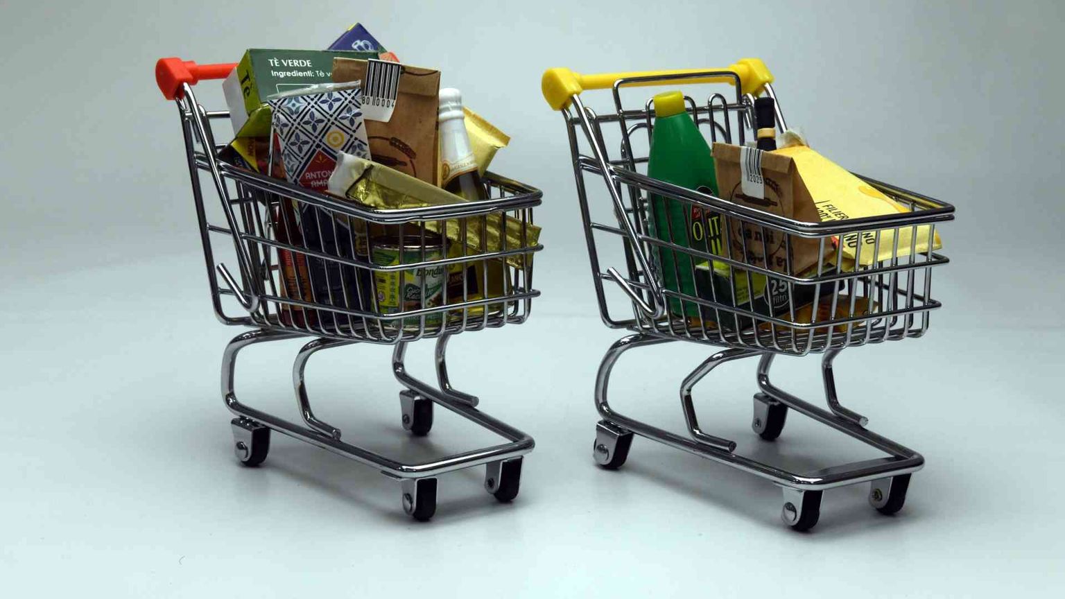 Rincari 2024: dalla telefonia all'Rc Auto. Quasi 1.000 euro in più a famiglia