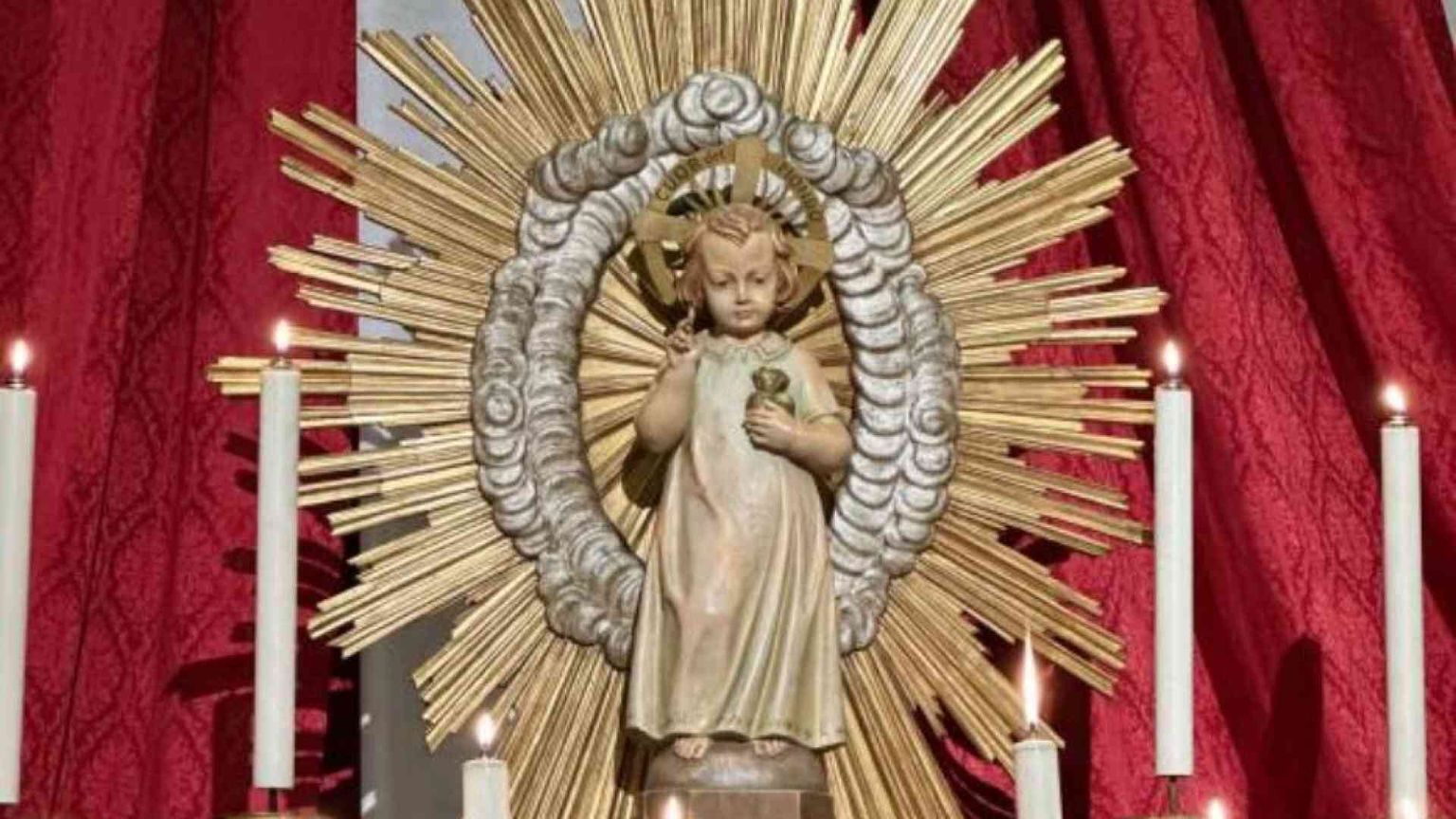 «Davanti al Bambinello di Padre Pio tutti chiediamo una carezza del cielo»