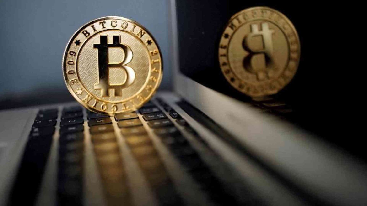 Il bitcoin vola ai massimi da 2 anni: il mercato crede al via libera in Borsa