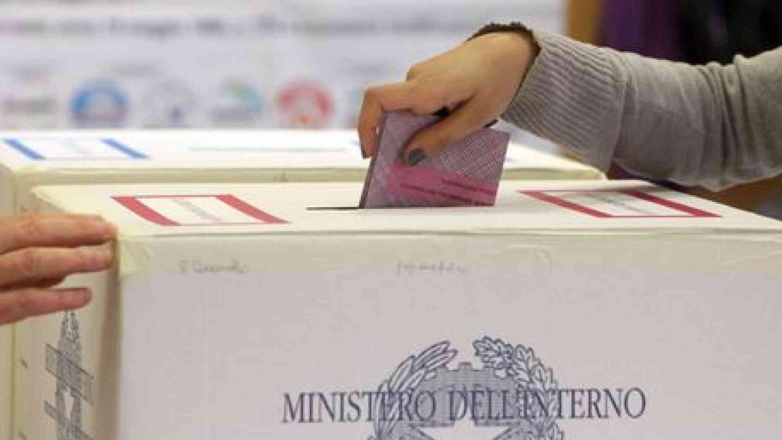 Anche Fi molla Solinas, ma Lega e partito sardo d'azione non cedono