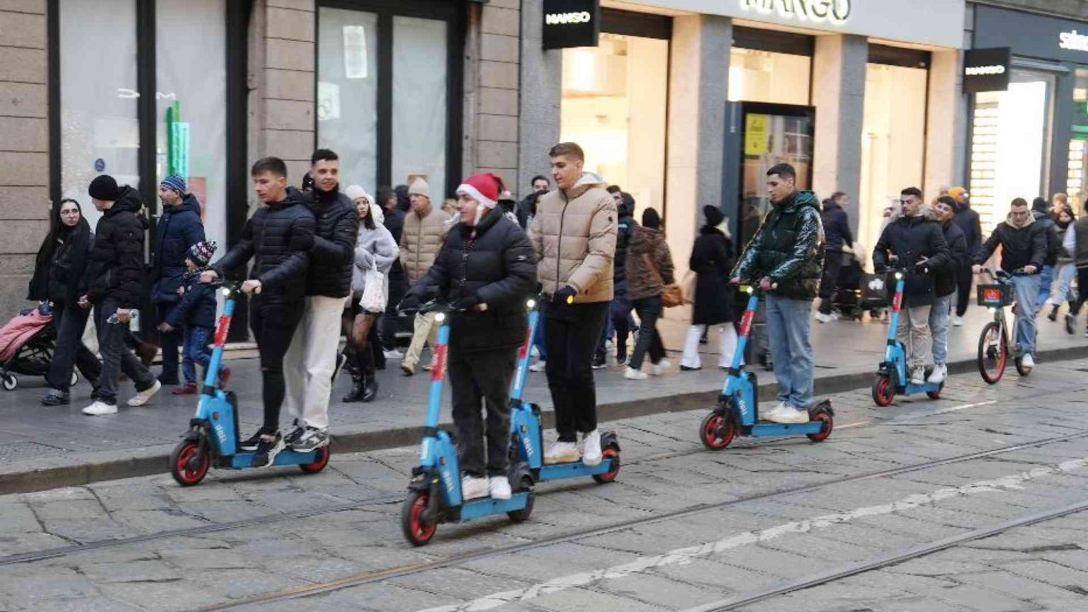 Monopattini, bici e scooter: anche la crisi è “condivisa”