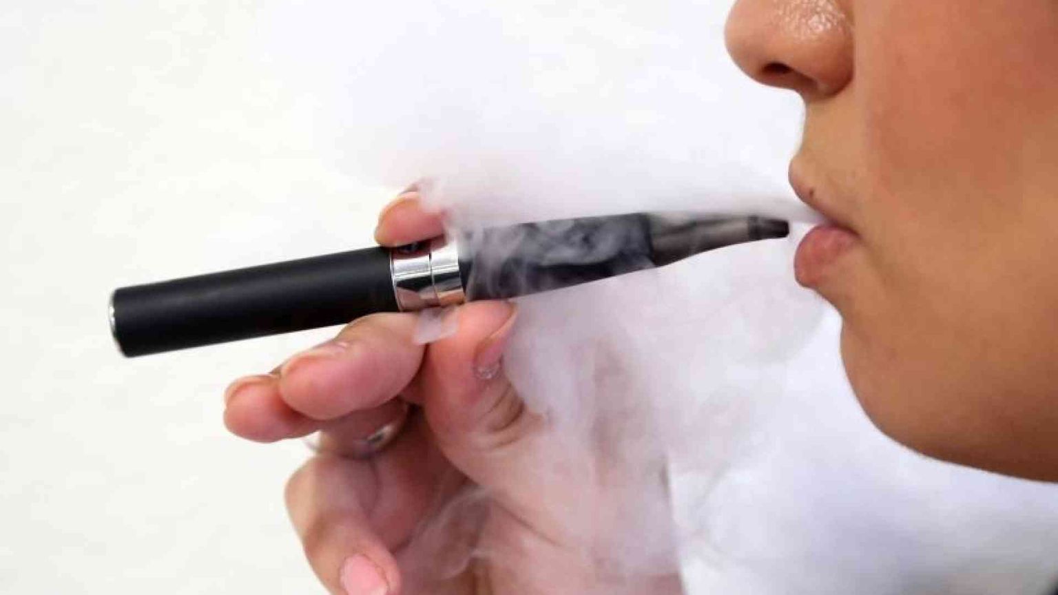in giappone si può fumare la sigaretta elettronica 🤠 **Aroma o liquido pronto?** Nel mondo dello svapo sono due cose molto  diverse. Un **liquido pronto** è già miscelato e può essere usato subito.  Un **aroma**, invece, è solo la parte main image 1