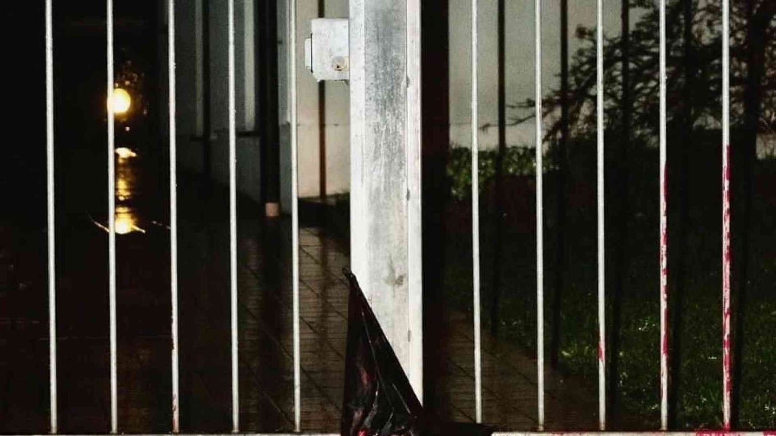 Letame e offese davanti alla sede del Cav di Padova