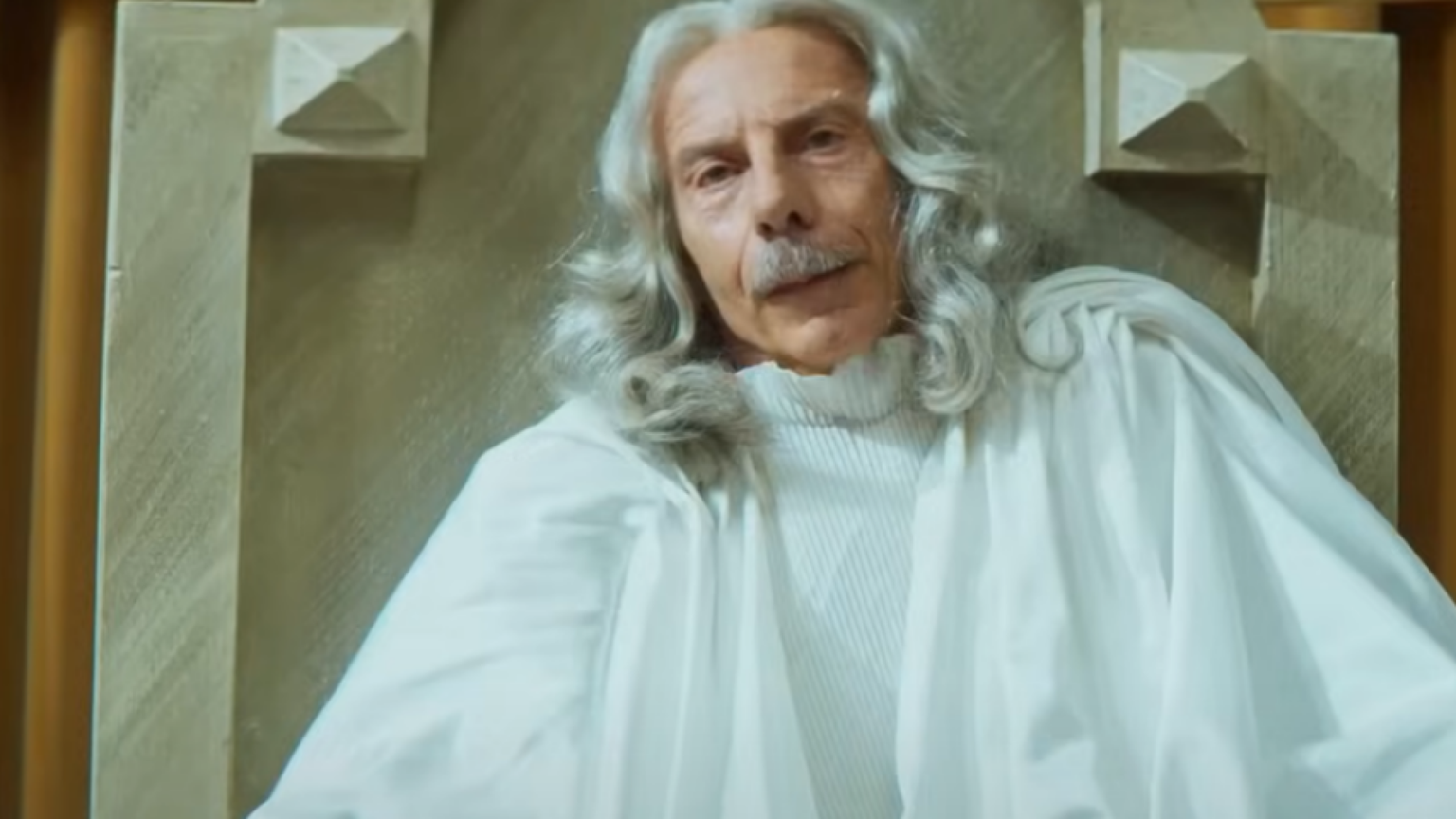 Via Ficarra e Picone dal cinema parrocchiale. Ma "Santocielo" è blasfemo?