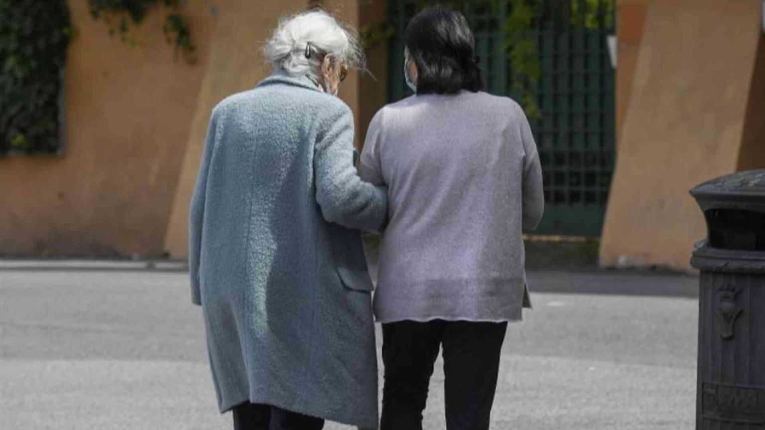 Quasi 900mila colf e badanti, ma sono insufficienti