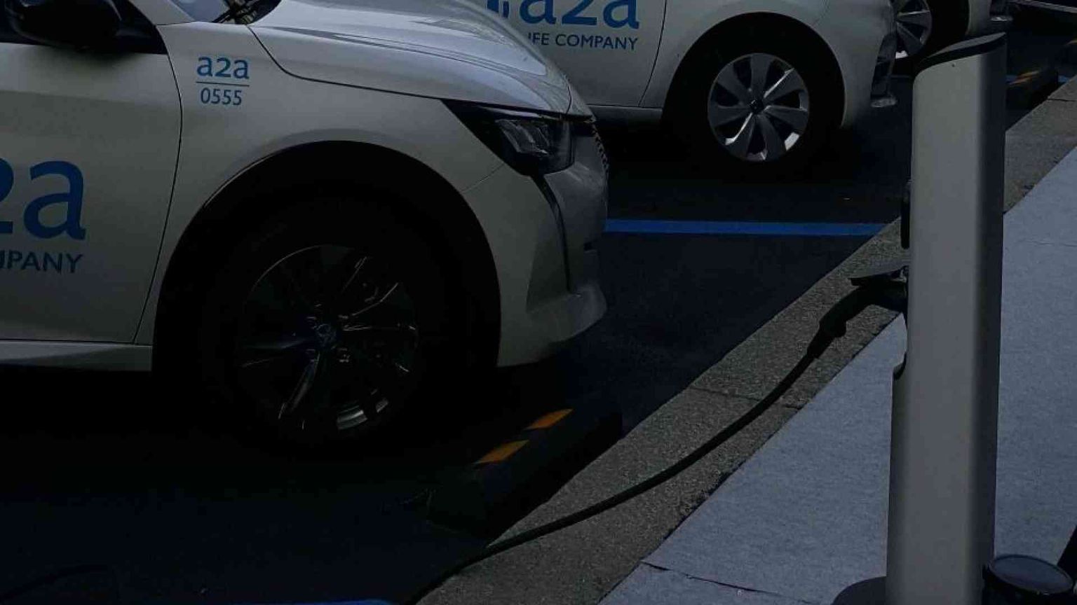 A Milano le prime colonnine di ricarica elettrica per auto a bassa potenza