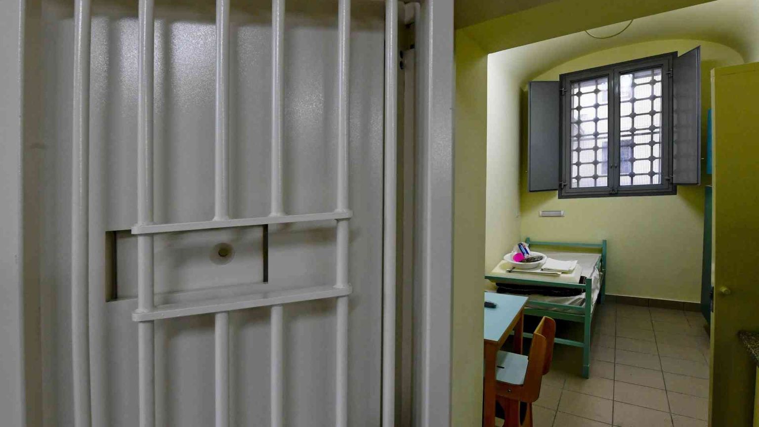 Più detenuti nelle carceri, e non si fermano i suicidi